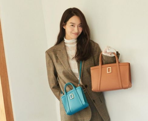 Shin Min-ah promoting a brand.